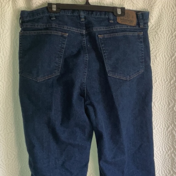 Wrangler Men's Deep Indigo Relaxed Jeans - Picture 1 of 10
